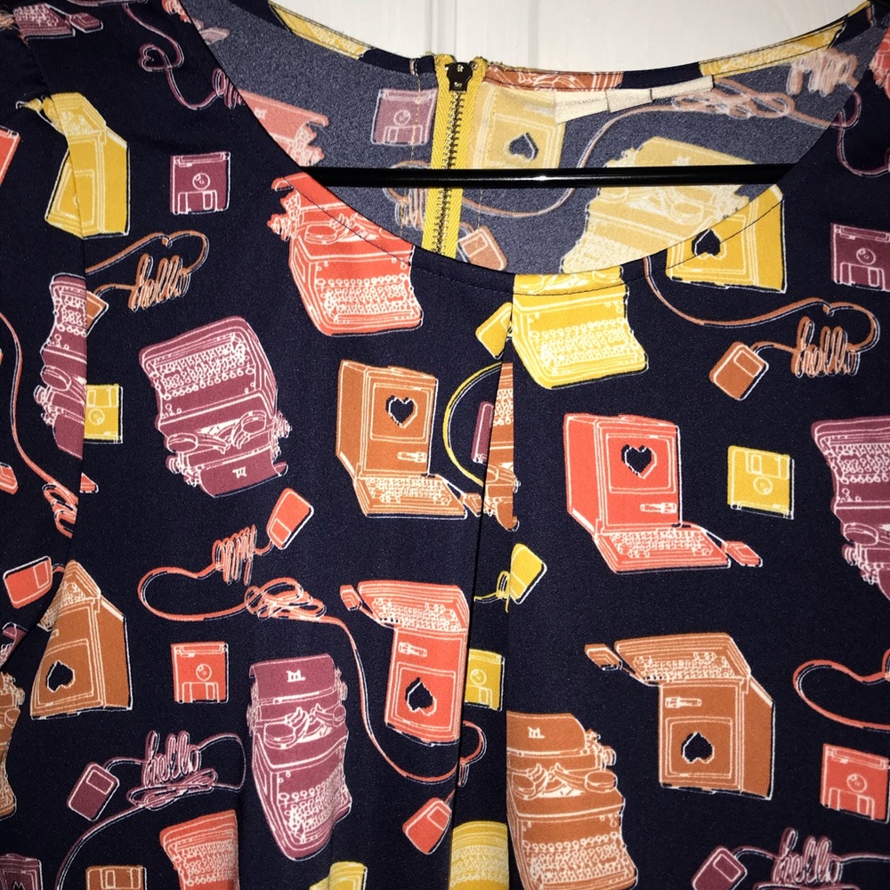 ModCloth Computer Top - Picture 2 of 3